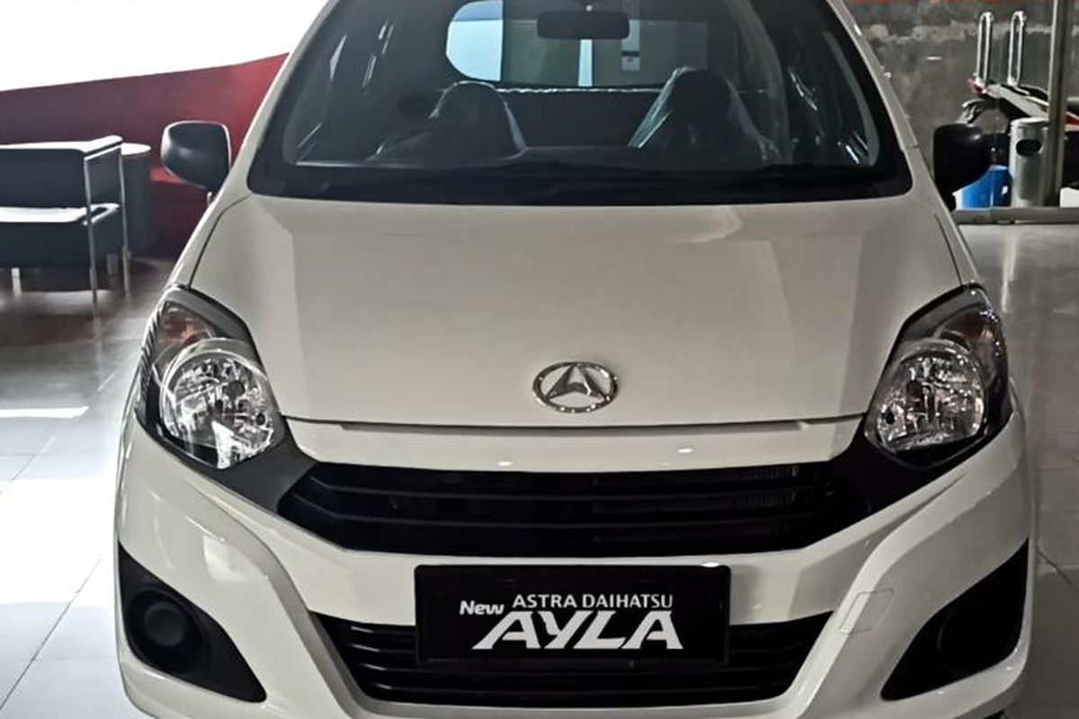 Bagian depan daihatsu Ayla 1.0 D 