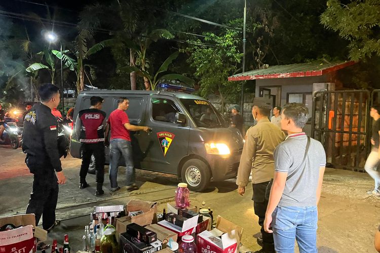 Kepolisian Resor (Polres) Sumenep, Jawa Timur, melakukan razia tempat hiburan malam yang dianggap meresahkan masyarakat.