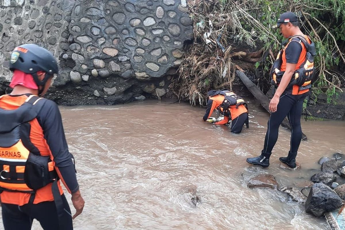 Tim SAR Gunakan Alat Aqua Eye Cari Lansia Terseret Banjir di Dompu NTB