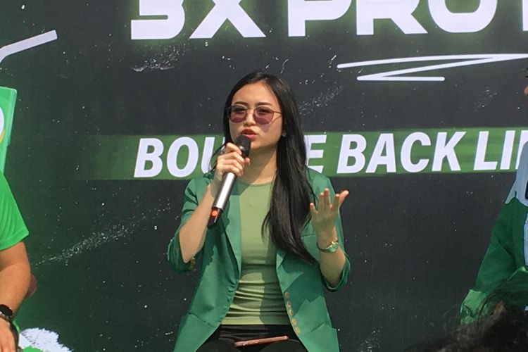 Ahli Gizi, Ayu Anisadiyah, menjelaskan sederet manfaat protein untuk gaya hidup aktif, dalam acara peluncuran produk terbaru Milo, di Gelora Bung Karno, Jakarta, pada Minggu (24/8/2025). 
