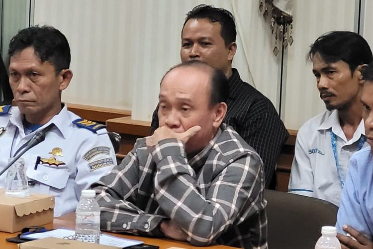 Arbain P3MI (tengah), saat menjelaskan kurangnya minat CTKI berangkat secara legal pada forum dengar pendapat di DPRD Nunukan