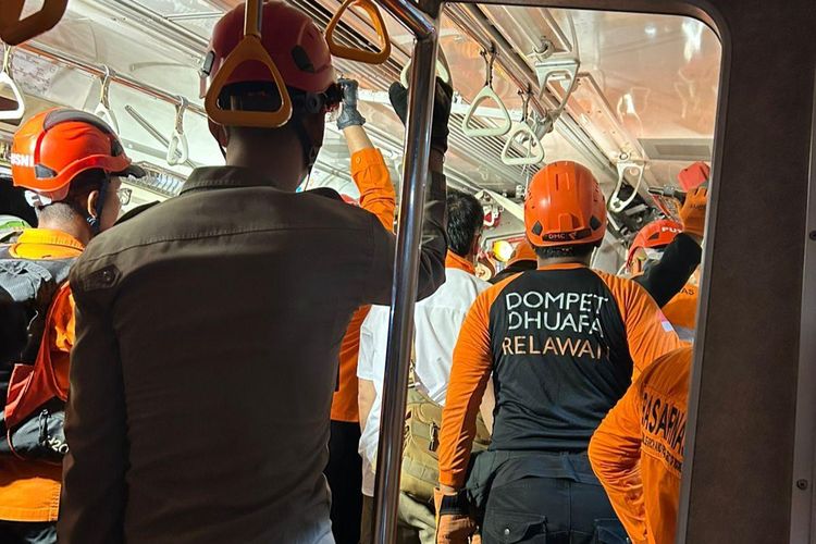 Tanggap Darurat Kecelakaan Kereta di Bekasi, DMC Dompet Dhuafa Bantu Evakuasi Korban