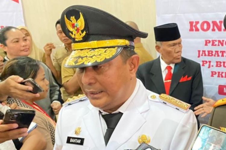 Pj Gubernur Sulsel, Bahtiar Baharuddin usai melantik empat kepala daerah di Sulsel, Selasa (26/9/2023)