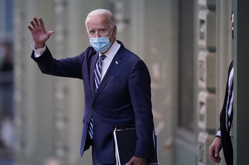 [UPDATE] Tulang Kaki Joe Biden Retak akibat Terpeleset