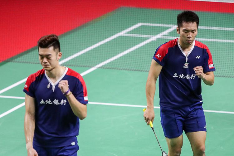 Lee Yang/Wang Chi Lin (Taiwan) berhasil keluar sebagai jawara Yonex Thailand Open 2021 usai mengalahkan Goh V Sem/Tan Wee Kiong (Malaysia) di partai final.