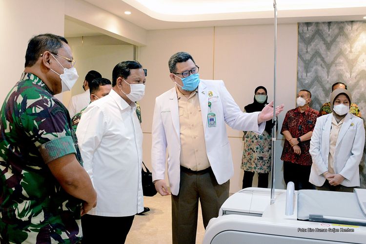Menhan Prabowo Subianto saat meresmikan fasilitas kesehatan baru di Rumah Sakit Pusat Angkatan Darat (RSPAD) Gatot Subroto, Jakarta, yaitu Magnetic Resonance Imaging (MRI) Center, Kamis (3/2/2022).