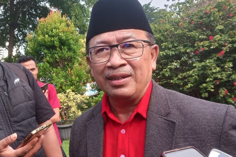 Bupati Cianjur Herman Suherman menyatakan prihatin atas kejadian OTT yang menimpa seorang ASN atas dugaan politik uang Pemilu 2024.