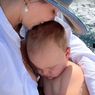 Istri David Foster Bagikan Foto Kebersamaan dengan Sang Bayi