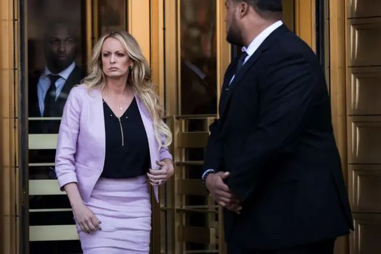 Tim pengacara Trump mungkin akan menggunakan kesaksian Stormy Daniels sebagai dasar untuk mengajukan banding.