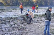 BERITO FOTO: Suhu Capai 7 Derajat Celsius, Ranupane Diselimuti Embun Es