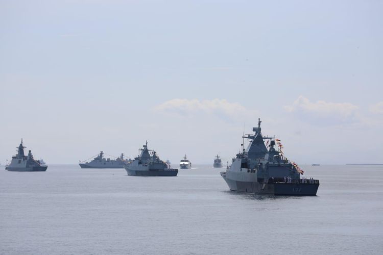 Sebanyak 15 kapal perang asing ambil bagian dalam latihan bertajuk 4th Multilateral Naval Exercise Komodo (MNEK) atau MNEK 2023 di Makassar, Sulawesi Selatan. TNI AL sendiri mengerahkan 18 Kapal Perang RI (KRI).