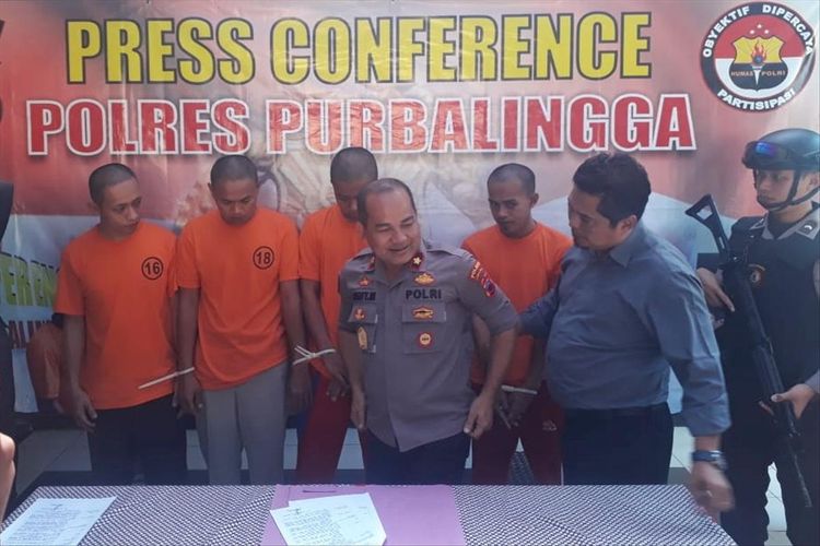Wakapolres Purbalingga, Komisaris Polisi Sigit Martanto saat pers rilis, Senin (29/8/2019).
