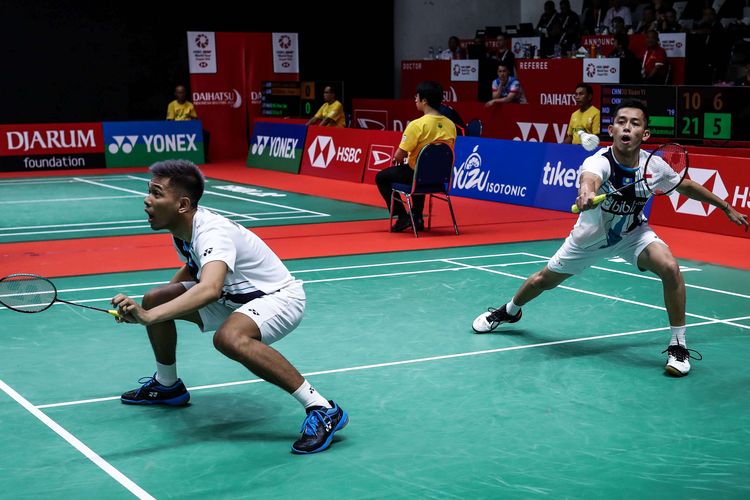 Ganda putra Fajar Alfian/Muhammad Rian Ardianto melawan wakil China, Zhang Nan/Ou Xuan Yi saat pertandingan babak kedua Indonesia Masters 2020 di Istora Senayan, Jakarta, Kamis (16/1/2020). Fajar/Rian sukses memastikan langkah ke babak perempat final setelah menang rubber game 21-10, 12-21, 21-19.