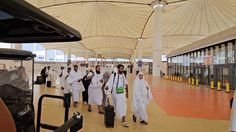 Bawa Secarik Kertas Doa, Pasutri Wonosobo Sujud Syukur Setibanya di Jeddah