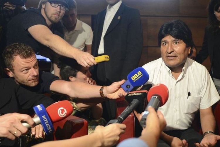 Eks Presiden Bolivia Evo Morales saat mendarat paksa di Wina, Austria.