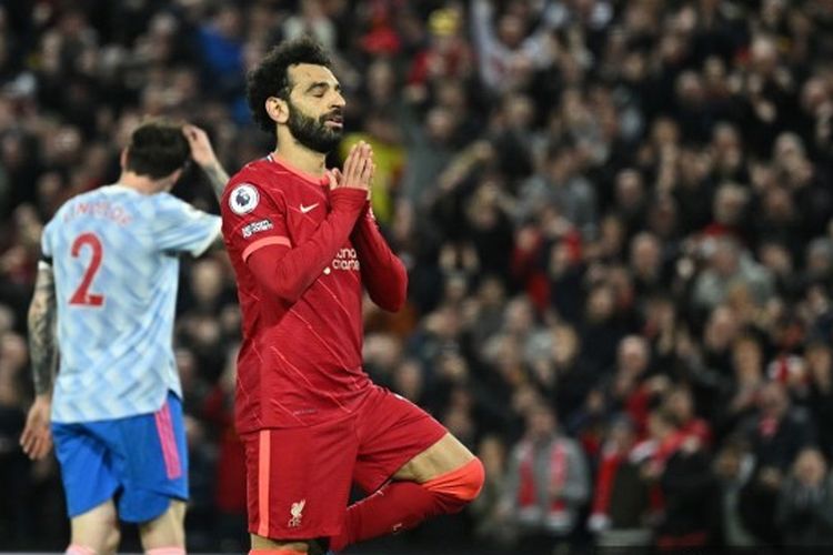 Penyerang Liverpool, Mohamed Salah, berselebrasi usai membobol gawang Manchester United. Liverpool vs Man United merupakan laga tunda pekan ke-30 Liga Inggris 2021-2022 yang digelar di Stadion Anfield, Rabu (20/4/2022) dini hari WIB. Mo Salah punya peluang mematri status sebagai legenda dalam laga pekan ketiga Liga Inggris 2022-2023 antara Man United vs Liverpool, Selasa (23/8/2022) dini hari WIB.