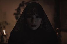 Tata Janeeta Isi Soundtrack Film Horor Pertamanya, Muslihat