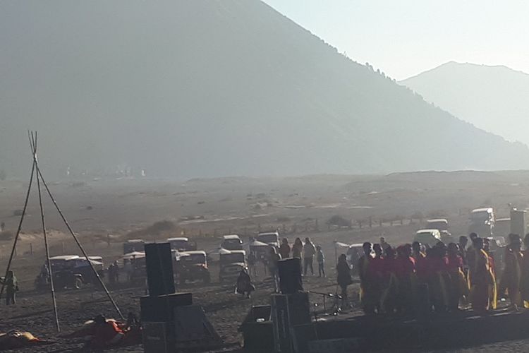 Hujan abu akibat badai pasir sempat terjadi di Bromo dua pekan lalu.