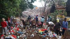 Warga Keluhkan Bau Menyengat TPA Bengkala Buleleng, Kepulan Asap Muncul Saat Malam