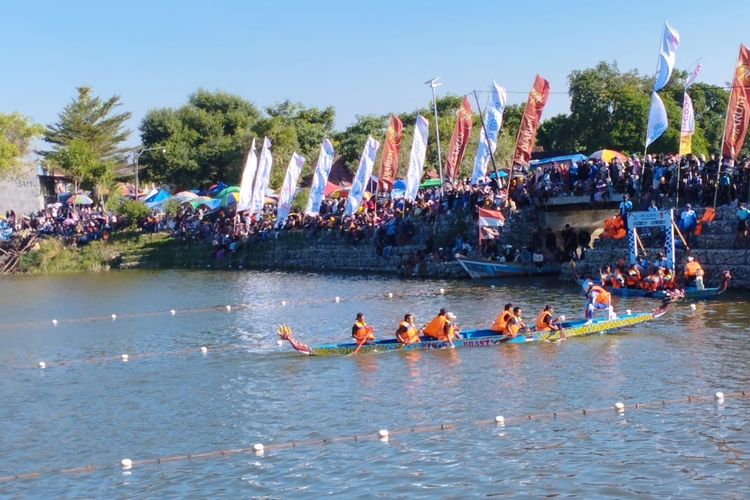 32 Tim Berlaga saat Festival Dayung Tejoasri Lamongan