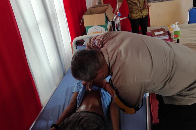 Aksi Mulia Aiptu Rofiq, Polisi di Demak yang Jadi Tukang Pijat Gratis buat Pemudik