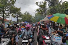 Hari Pertama Puasa, Warga Ramai Berburu Takjil di Pasar Perumnas Klender