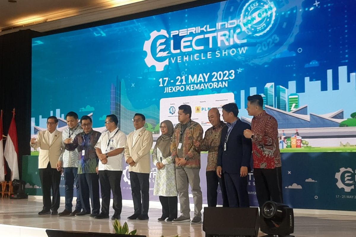 Pembukaan pameran kendaraan listrik PEVS 2023