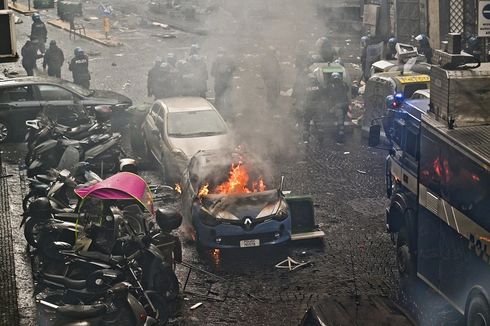 Liga Champions: Rusuh Sebelum Laga Napoli Vs Frankfurt, Mobil Polisi Dibakar