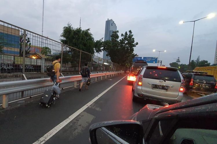 Macet di ruas Tol Kebon Jeruk