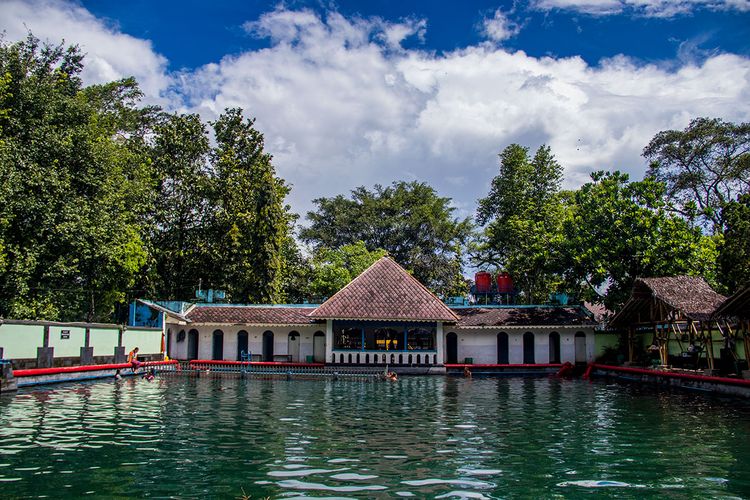 Harga Tiket Masuk Umbul Pengging, Pemandian Alami ala Kerajaan di Boyolali