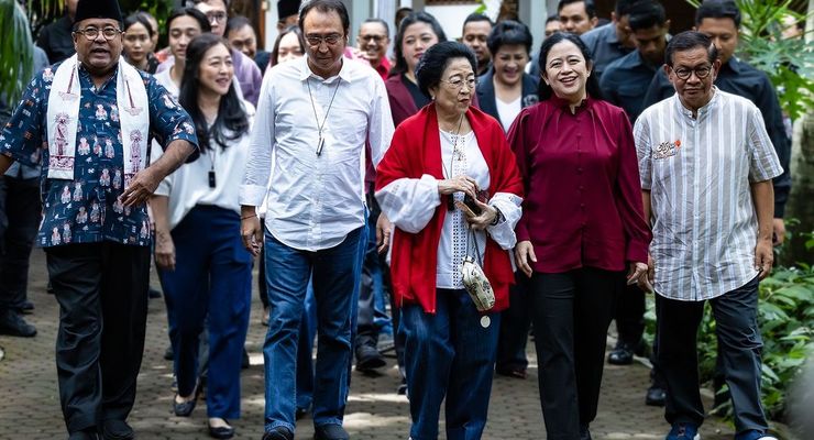 Nuansa Merah Putih Jadi Pilihan Outfit Megawati Saat Nyoblos Pilkada 2024