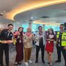 Hari Valentine di Bandara Pattimura Ambon, Penumpang Dapat Cokelat dan Souvenir