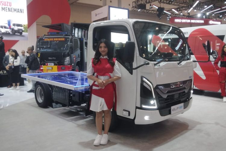 Isuzu Elf EV tampil di GIIAS 2024