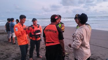 Dua Anak Hilang Terseret Ombak di Pantai Gajah Kebumen, Tim Gabungan Lakukan Pencarian