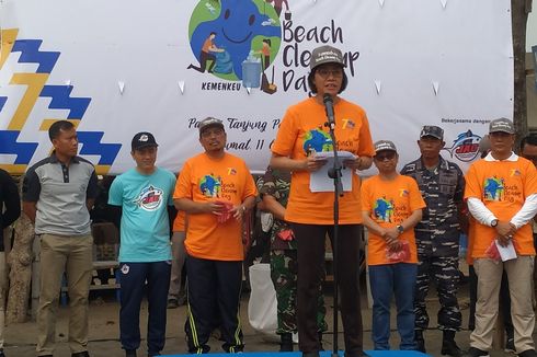 Sri Mulyani Bersih-bersih Pantai, Ada Apa?