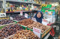 Pedagang Kurma di Pasar Jatinegara Sebut Dagangannya Ramai Dibeli Menjelang Ramadhan dan Lebaran