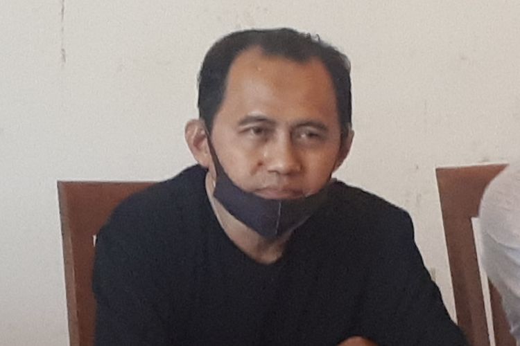 Tutang dicopot sebagai Staf Ahli karena dinilai melakukan pelanggaran disiplin PNS.