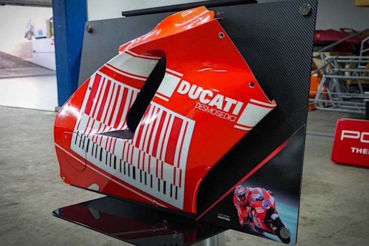 Fairing motor balap Desmosedici GP9 Casey Stoner dijual