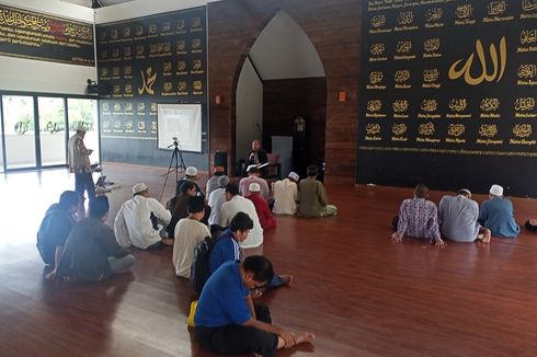 Kisah Ridwan Bangun Pesantren Tahfiz Tunanetra di Bandung, Ciptakan Metode Sam'an hingga Lahirkan Santri Berprestasi