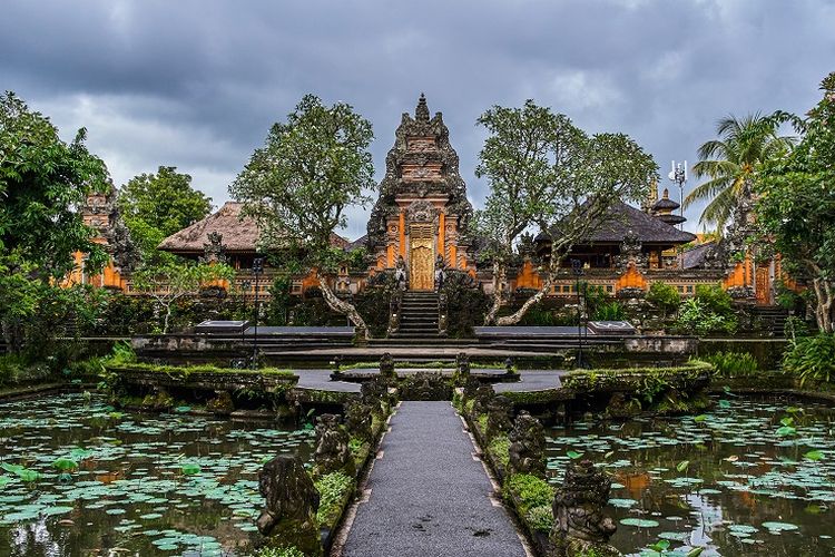 Ilustrasi Bali - Pura Taman Saraswati di Gianyar.