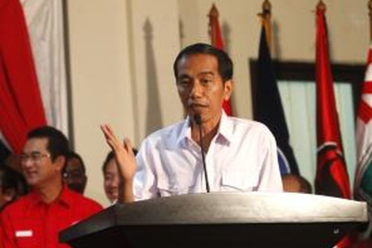 Bakal calon presiden dari Partai Demokrasi Indonesia Perjuangan (PDI-P), Joko Widodo atau Jokowi, memberiksan sambutan saat acara deklarasi di Kantor DPP PDI-P, Jakarta, Rabu (14/5/2014). PDI-P, Partai Nasional Demokrat, dan Partai Kebangkitan Bangsa menjalin kerja sama mengusung Jokowi sebagai calon presiden pada pemilihan presiden 9 Juli mendatang.