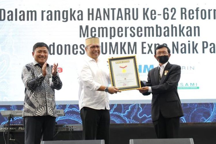 Kementerian ATR/BPN meraih penghargaan Museum Rekor-Dunia Indonesia (MURI) atas perubahan nama sertifikat hak tanggungan terbanyak.