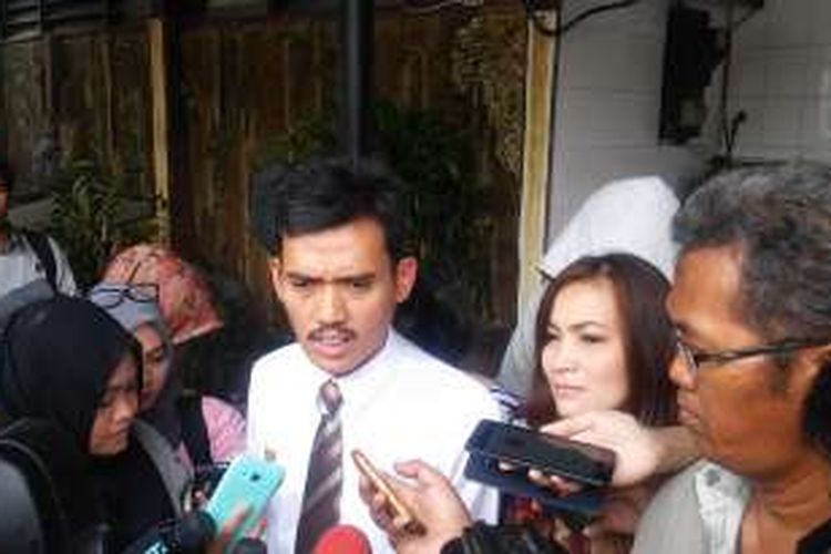 Ketua KPAI Asrorun Niam Sholeh mendatangi Kantor Polsek Kelapa Gading, Jakarta Utara, Jumat (19/2/2016).
