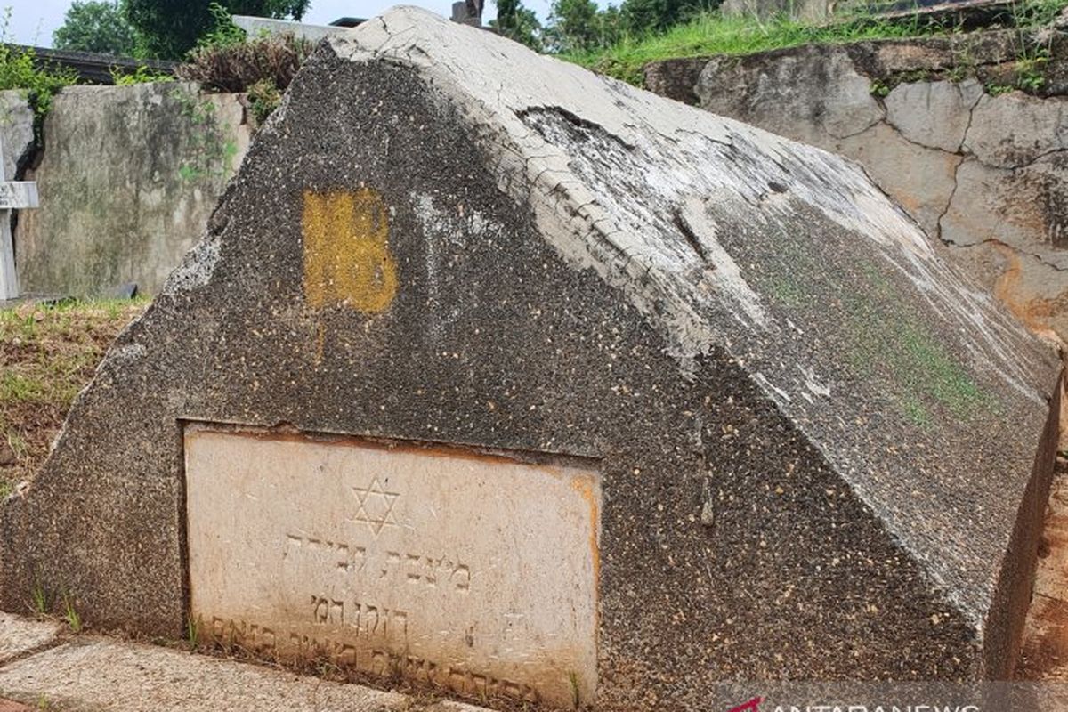 The Jewish Graves, Petamburan Cemetery, Tanah Abang, Central Jakarta