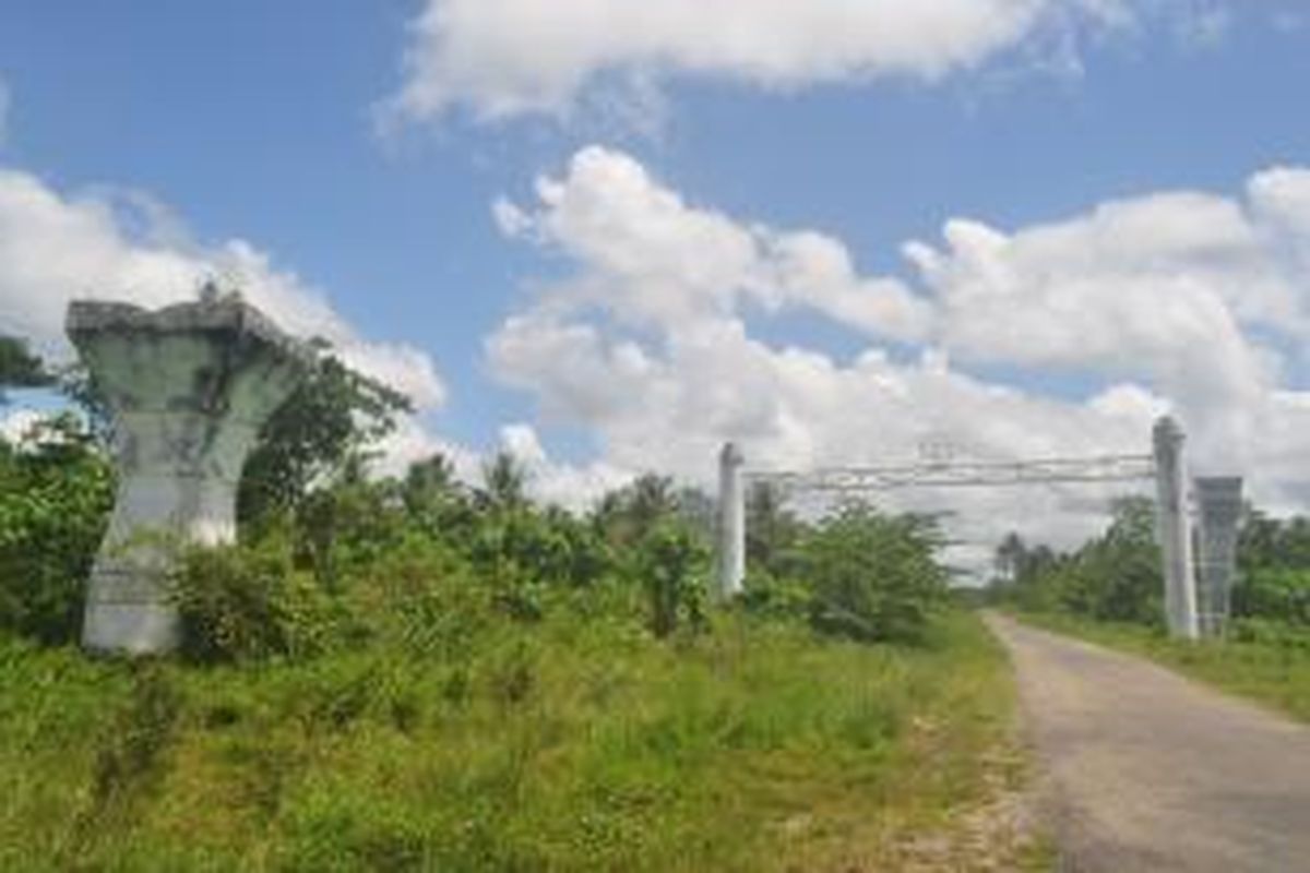 Pintu Masuk kawasan Transmigrasi Morotai, Maluku Utara telah dibangun sebuah gapura dan tugu Kota Terpadu Mandiri (KTM).