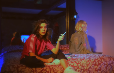 King Princess dalam video klip Talia
