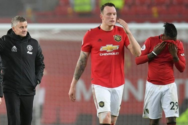 Manchester United seusai dikalahkan Burnley pada pekan ke-24 Liga Inggris 2019-2020.