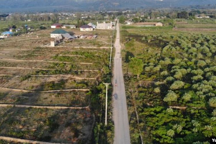 Tampak udara areal persawahan di desa Lolu, Sigi, yang dalam dua tahun terakhir tidak dapat ditanami padi akibat kerusakan saluran irigasi oleh bencana alam gempa bumi 2018, Jumat, 30 Oktober 2020. 