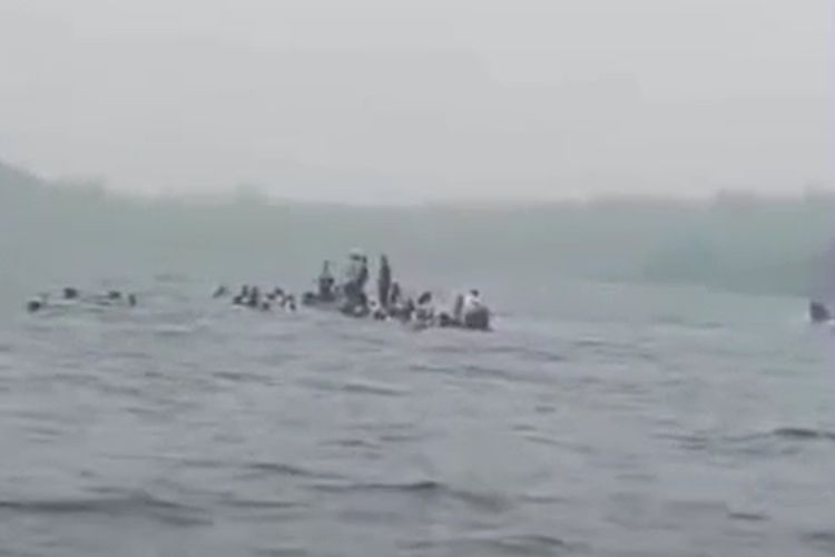 Kelebihan Muatan, Perahu Motor Pengangkut Puluhan Siswa Terbalik di Kepulauan Mentawai