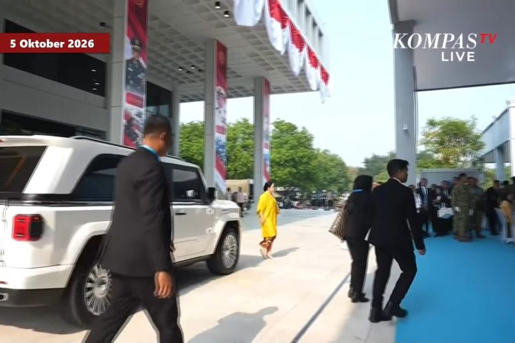 Puan Maharani Hadiri HUT Ke-81 TNI Naik Maung Berpelat RI 6